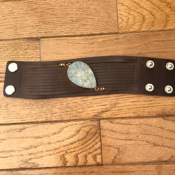 South moon under large gem and leather bracelet - Picture 5 of 7